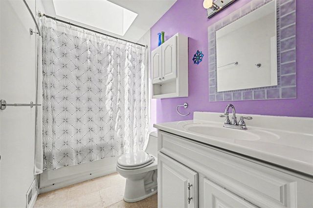 620 Peninsula Court, Ann Arbor, MI 48105