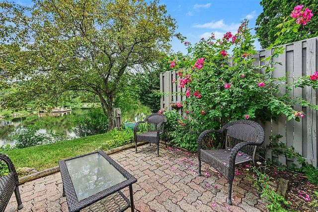 620 Peninsula Court, Ann Arbor, MI 48105