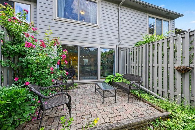620 Peninsula Court, Ann Arbor, MI 48105