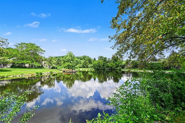 620 Peninsula Court, Ann Arbor, MI 48105
