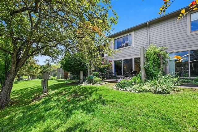 620 Peninsula Court, Ann Arbor, MI 48105