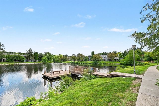620 Peninsula Court, Ann Arbor, MI 48105