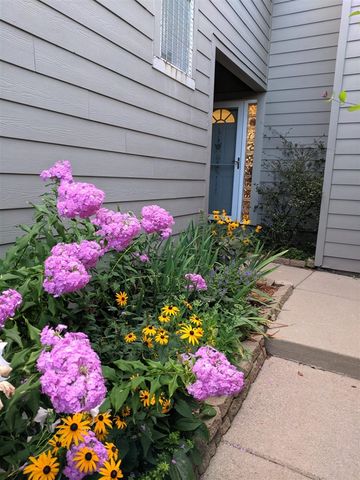 620 Peninsula Court, Ann Arbor, MI 48105