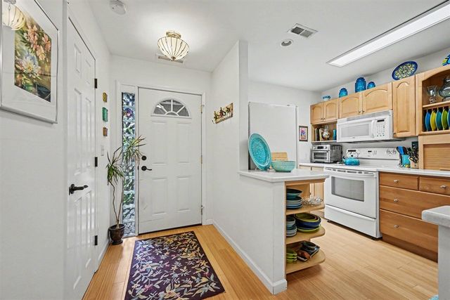 620 Peninsula Court, Ann Arbor, MI 48105