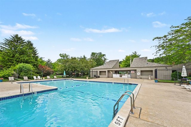 620 Peninsula Court, Ann Arbor, MI 48105