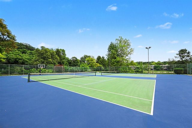 620 Peninsula Court, Ann Arbor, MI 48105