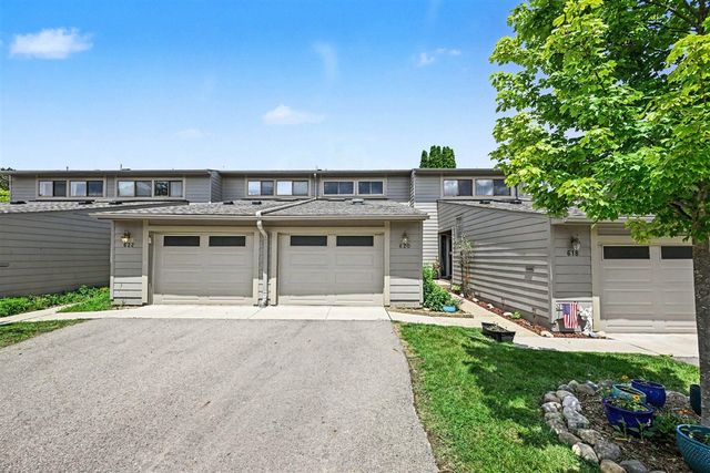 620 Peninsula Court, Ann Arbor, MI 48105