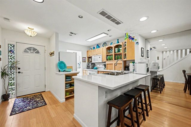 620 Peninsula Court, Ann Arbor, MI 48105