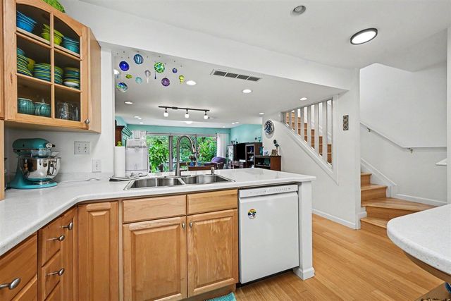 620 Peninsula Court, Ann Arbor, MI 48105