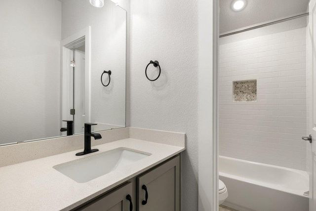17405 Hattie TRCE, Austin, TX 78738