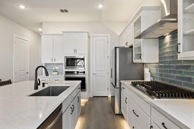 17405 Hattie TRCE, Austin, TX 78738