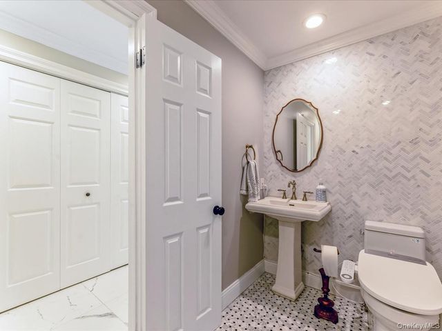 54 Harvard Road 54, Manhasset, NY 11030