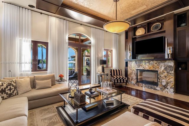 210 Palm Avenue, Miami Beach, FL 33139