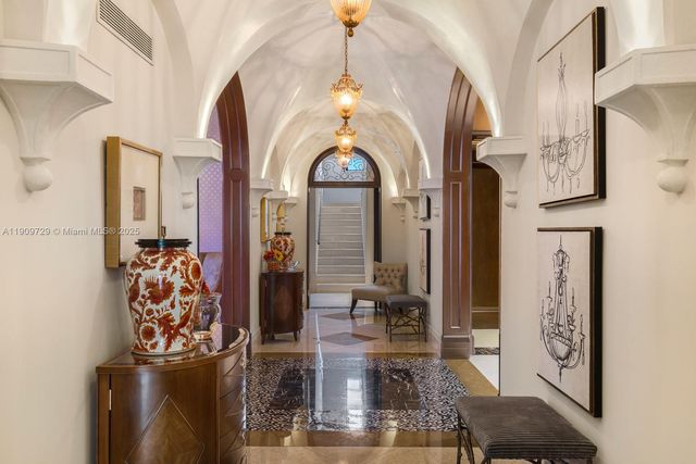 210 Palm Avenue, Miami Beach, FL 33139