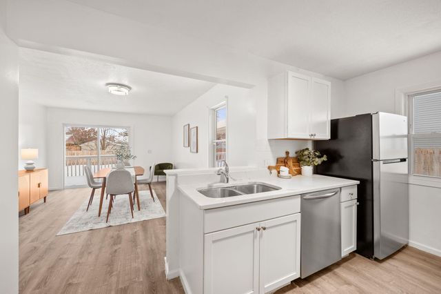 5242 Louisiana Avenue N, Crystal, MN 55428