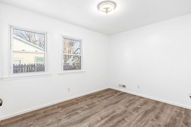 5242 Louisiana Avenue N, Crystal, MN 55428