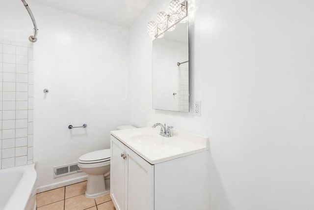 5242 Louisiana Avenue N, Crystal, MN 55428