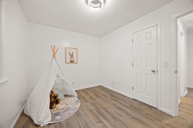 5242 Louisiana Avenue N, Crystal, MN 55428