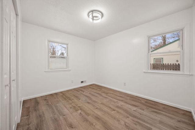 5242 Louisiana Avenue N, Crystal, MN 55428