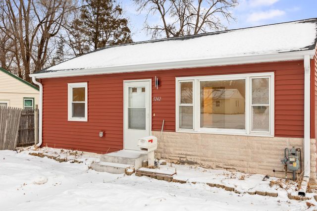 5242 Louisiana Avenue N, Crystal, MN 55428