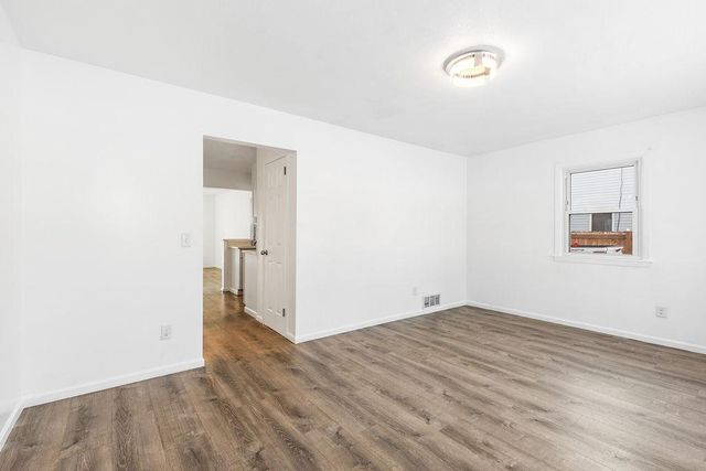 5242 Louisiana Avenue N, Crystal, MN 55428