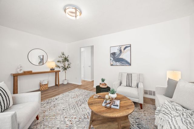 5242 Louisiana Avenue N, Crystal, MN 55428