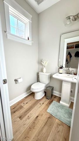 808 Greenfield LN, Chesapeake, VA 23322