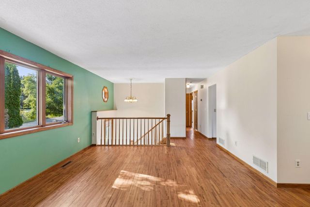 818 Pine Tree Trail, Stillwater, MN 55082