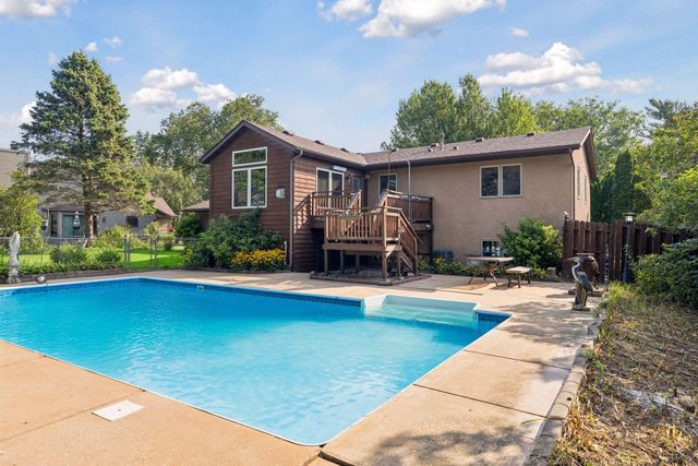 818 Pine Tree Trail, Stillwater, MN 55082