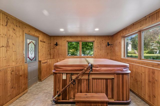 818 Pine Tree Trail, Stillwater, MN 55082