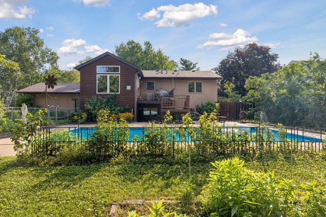818 Pine Tree Trail, Stillwater, MN 55082