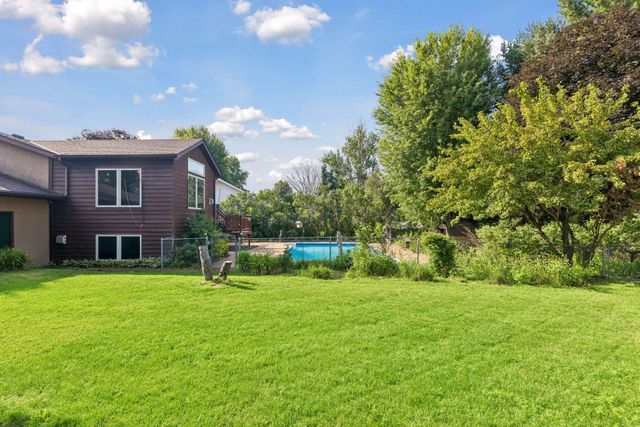 818 Pine Tree Trail, Stillwater, MN 55082