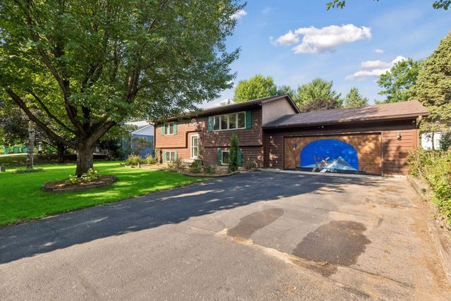 818 Pine Tree Trail, Stillwater, MN 55082