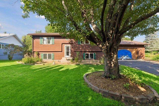 818 Pine Tree Trail, Stillwater, MN 55082
