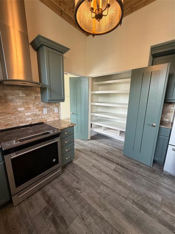 210 Bluff Drive, Livingston, TX 77351