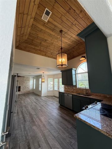 210 Bluff Drive, Livingston, TX 77351