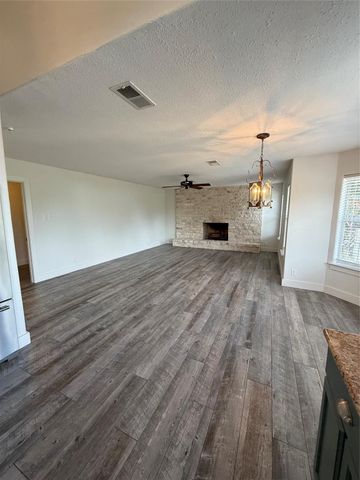 210 Bluff Drive, Livingston, TX 77351