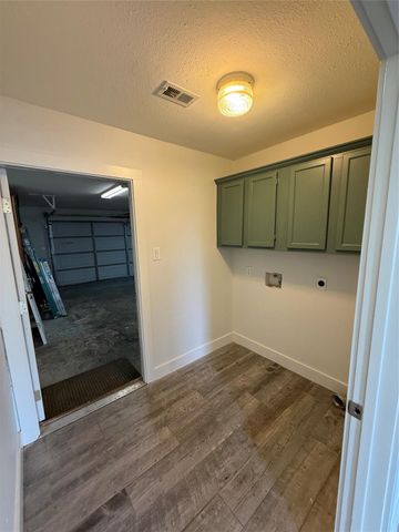 210 Bluff Drive, Livingston, TX 77351