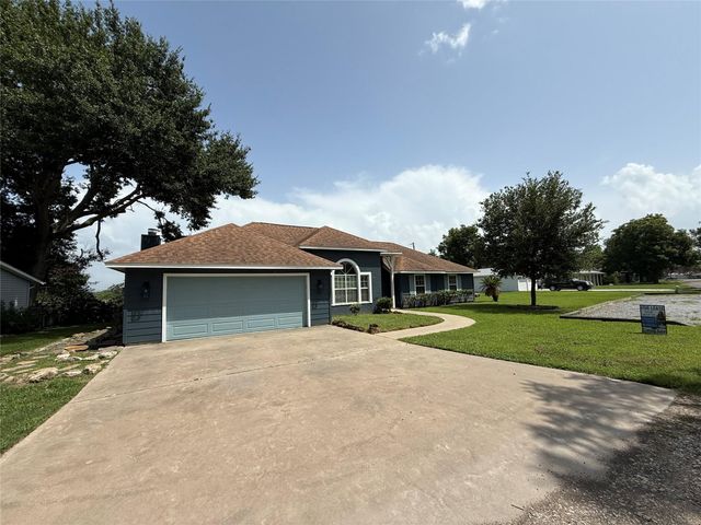 210 Bluff Drive, Livingston, TX 77351
