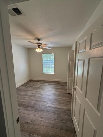 210 Bluff Drive, Livingston, TX 77351