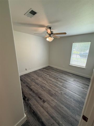 210 Bluff Drive, Livingston, TX 77351