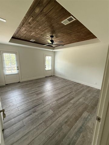 210 Bluff Drive, Livingston, TX 77351