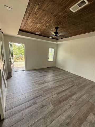 210 Bluff Drive, Livingston, TX 77351