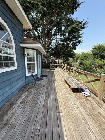 210 Bluff Drive, Livingston, TX 77351