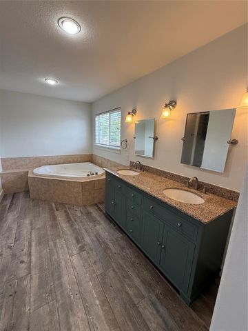 210 Bluff Drive, Livingston, TX 77351