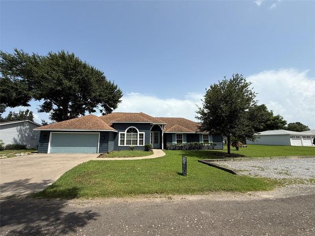 210 Bluff Drive, Livingston, TX 77351