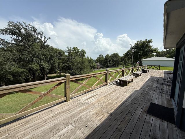210 Bluff Drive, Livingston, TX 77351
