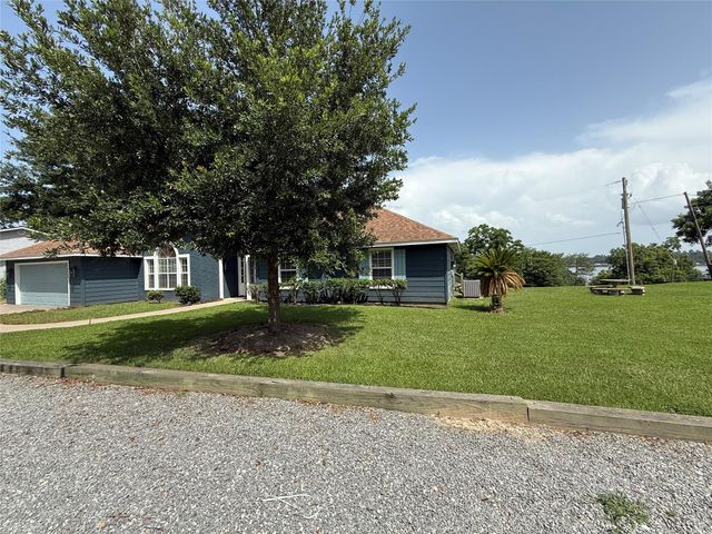 210 Bluff Drive, Livingston, TX 77351