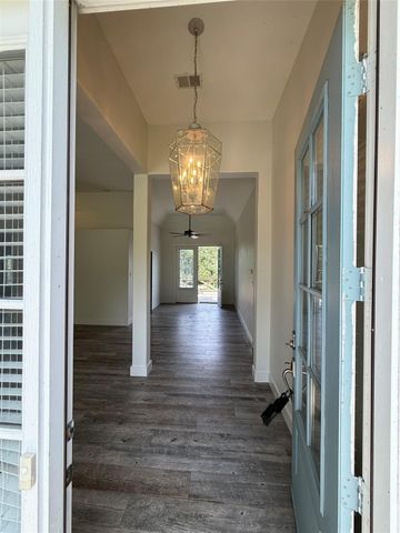 210 Bluff Drive, Livingston, TX 77351