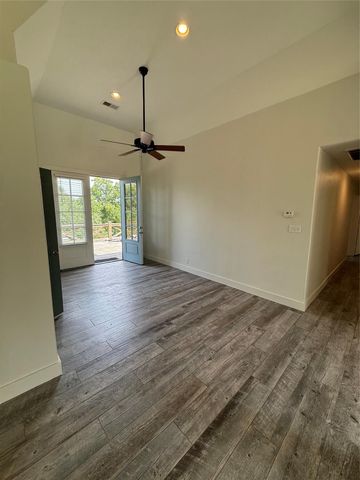 210 Bluff Drive, Livingston, TX 77351
